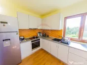 Casă cu 3 camere de vânzare 