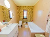 Casă cu 3 camere de vânzare 