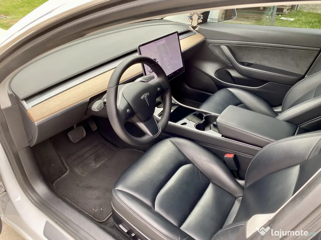 Tesla Model 3 SR plus