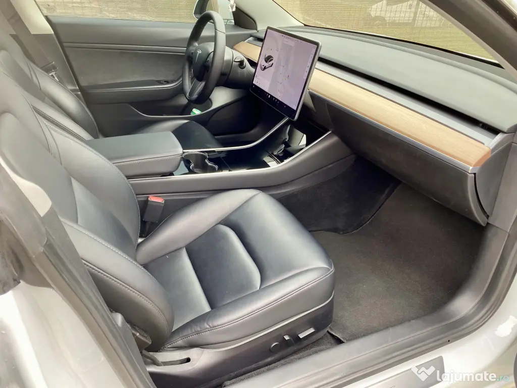 Tesla Model 3 SR plus