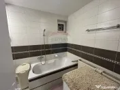 Apartament et. 1 cu 3 camere de închiriat str. V. Babes ... 
