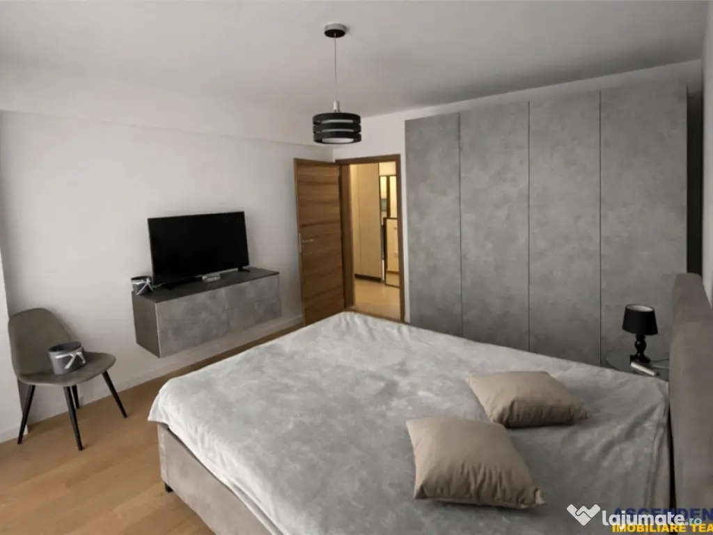 Lux, decomandat, balcon, loc parcare, Cosmopolit, Brasov