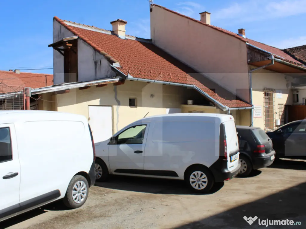 Doua cladiri de birouri de vanzare, 116 mp I Curte I Central