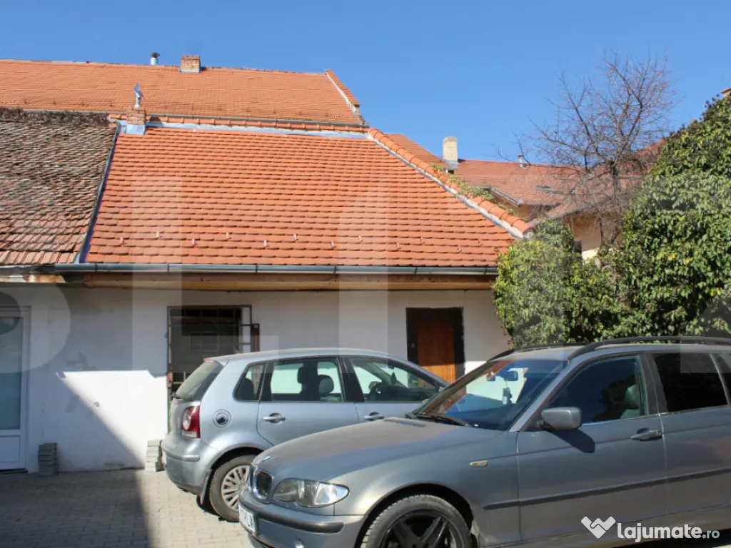 Doua cladiri de birouri de vanzare, 116 mp I Curte I Central