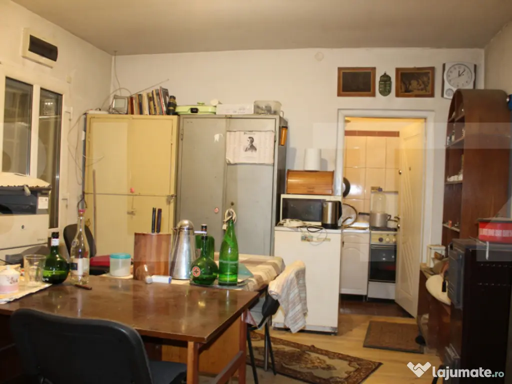 Doua cladiri de birouri de vanzare, 116 mp I Curte I Central