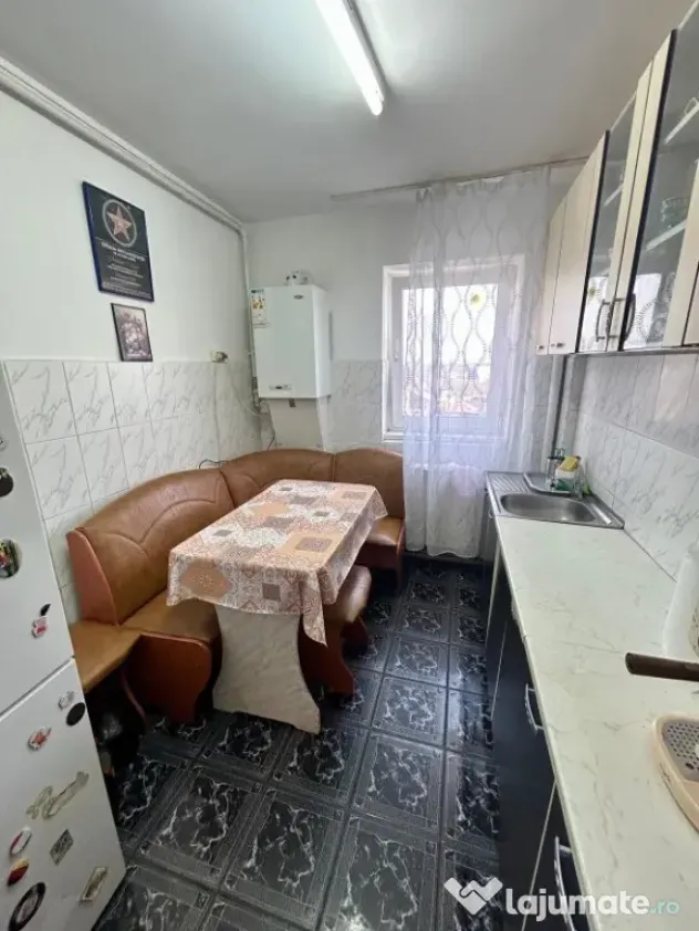 Apartament 3 camere, mobilat, utilat, balcon, zona Bartolomeu!