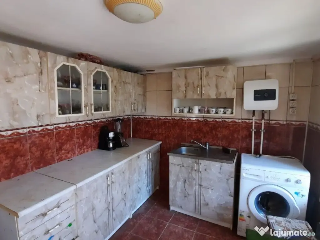 Vând proprietate în sat Brătești, com. Șirna, jud. Prahova