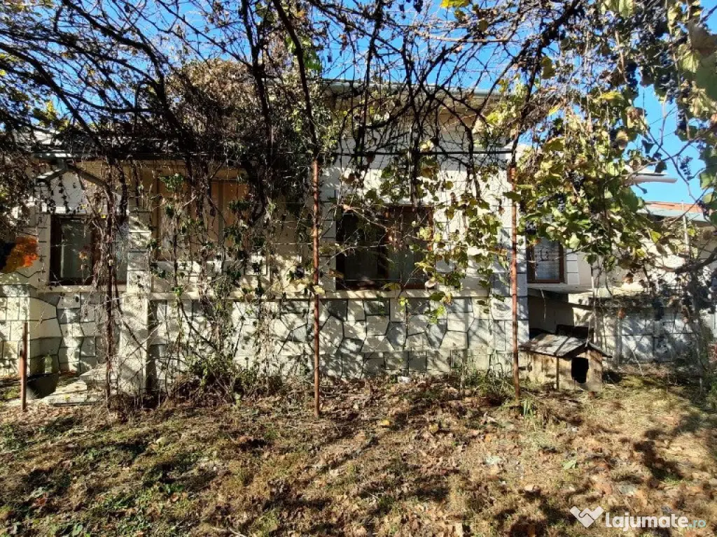 Vând proprietate în sat Brătești, com. Șirna, jud. Prahova