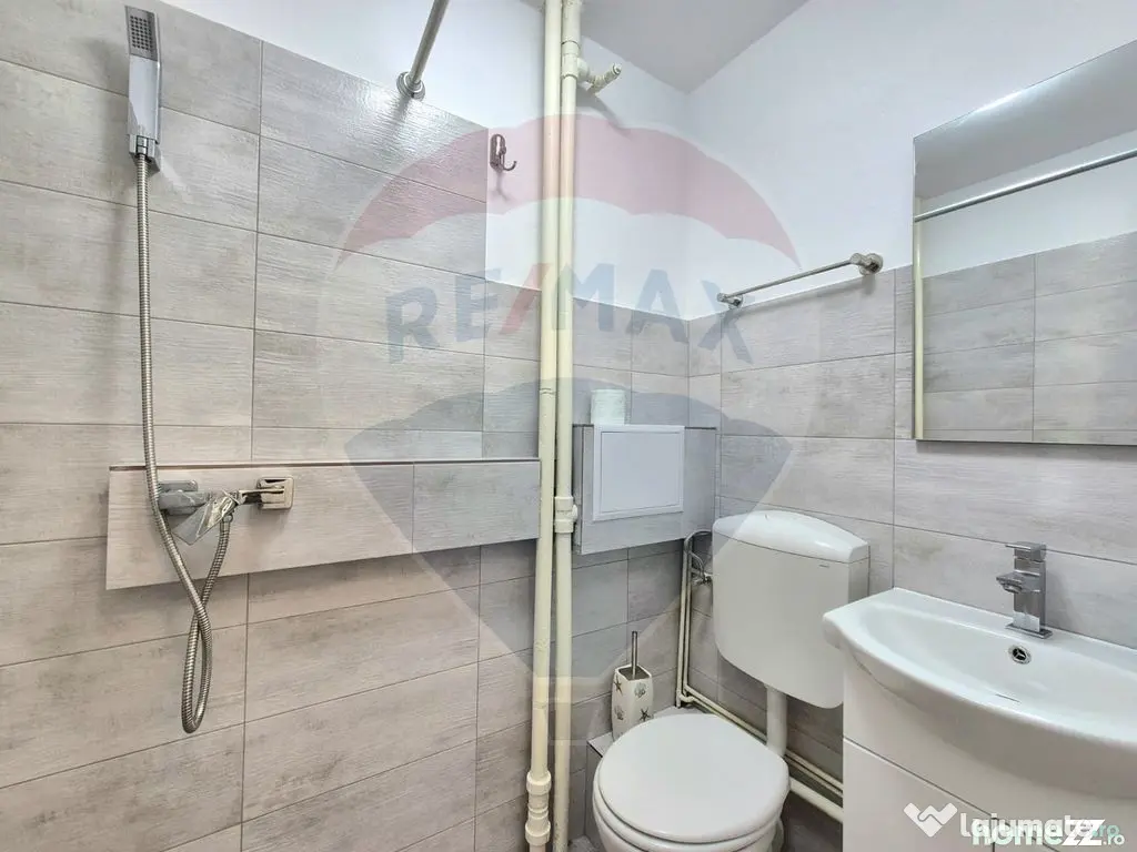 Garsoniera de inchiriat in zona centrala, etaj 2. Renovat...