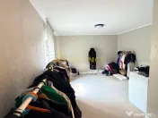 Vila spatioasa cu 9 camere, foisor, magazie, curte amenajata 