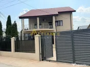 Vila spatioasa cu 9 camere, foisor, magazie, curte amenajata 