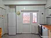 DE INCHIRIAT - 3 CAMERE, CENTRAL, BLOC CU LIFT 