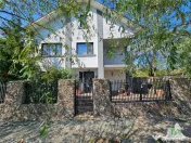 Vila superba, cu piscina, 970mp teren, D P E M, gradina amen 