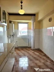 Apartament 3 camere, în zona Pod, Ramnicu Sarat et.4/4 