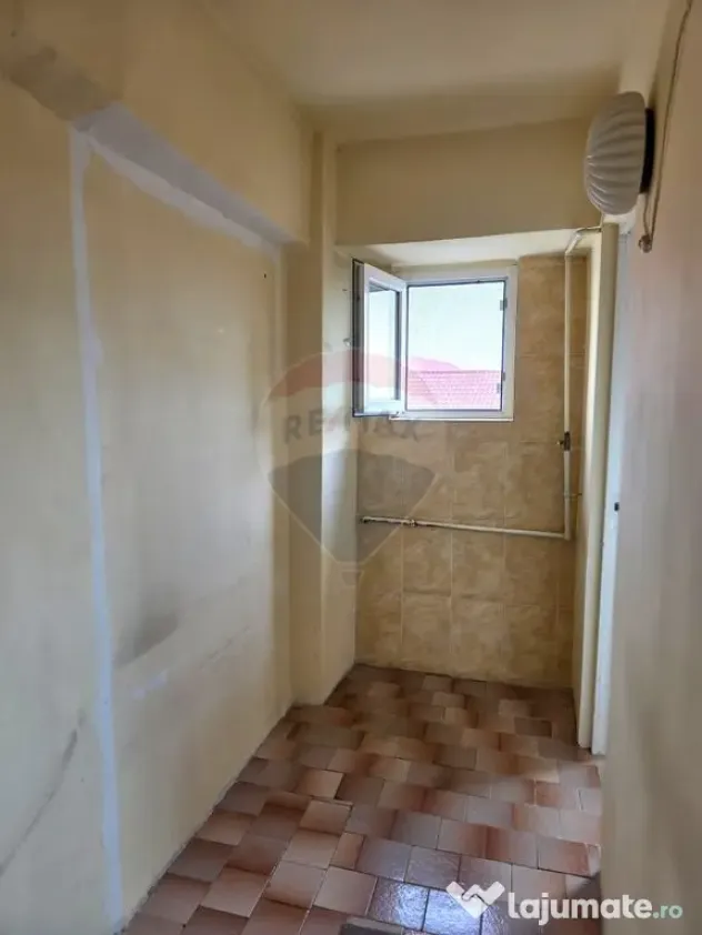 Apartament 3 camere, în zona Pod, Ramnicu Sarat et.4/4