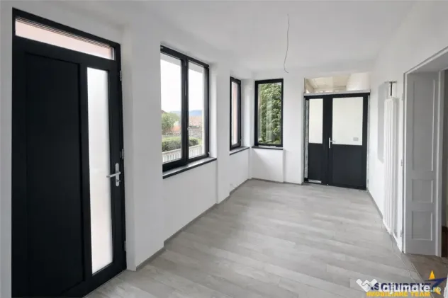 TUR 3D!In areal apreciabil,particulara casa cu 680 mp teren,