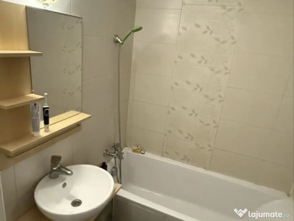 Brancoveanu stradal etaj 4 cu parcare