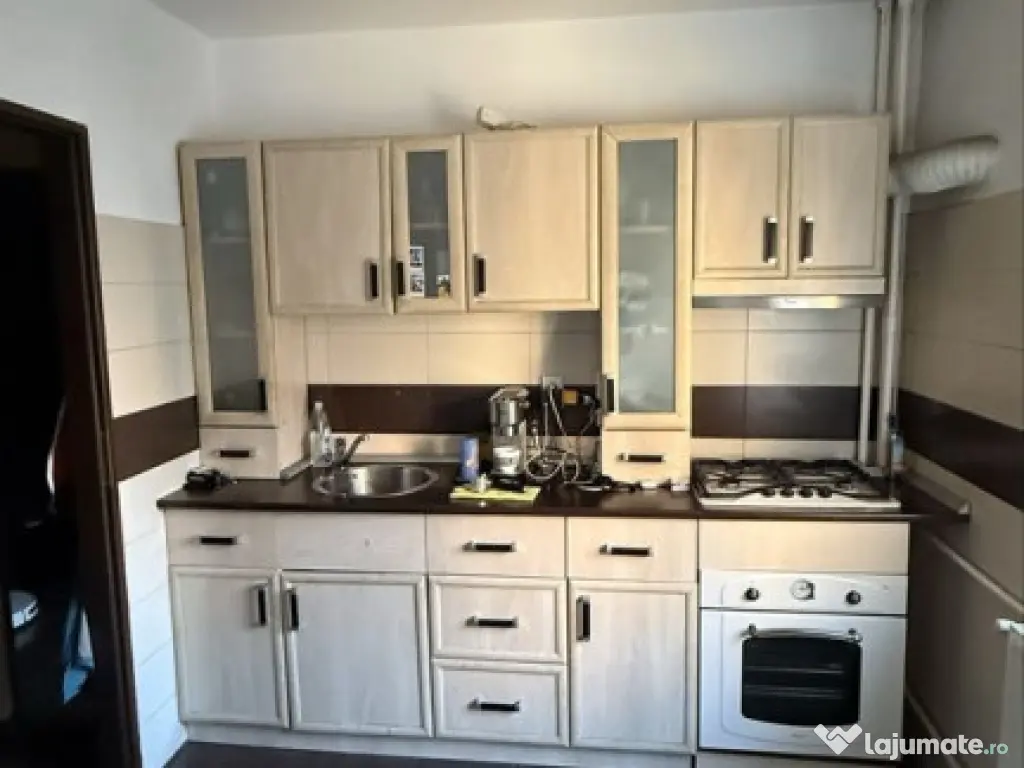 Brancoveanu stradal etaj 4 cu parcare