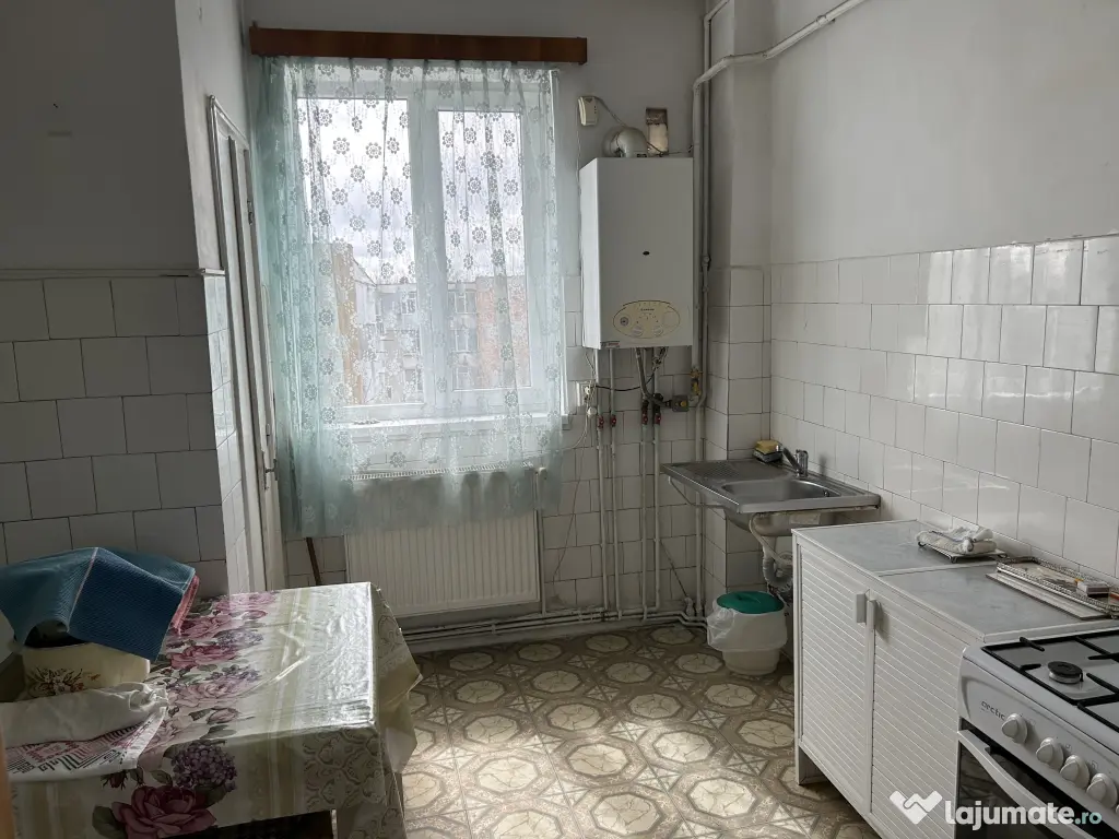 Apartament 3 camere liber, disponibil imediat, Est Vest