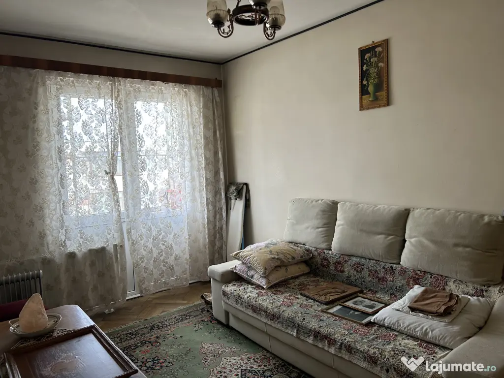 Apartament 3 camere liber, disponibil imediat, Est Vest