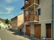 Inchiriez Vila 5 camere mari, 5 balcoane + 2 bai + bucatarie, 