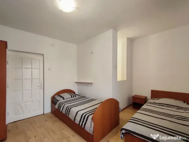 Inchiriez Vila 5 camere mari, 5 balcoane + 2 bai + bucatarie,