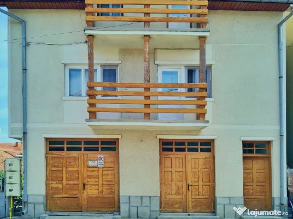 Inchiriez Vila 5 camere mari, 5 balcoane + 2 bai + bucatarie,