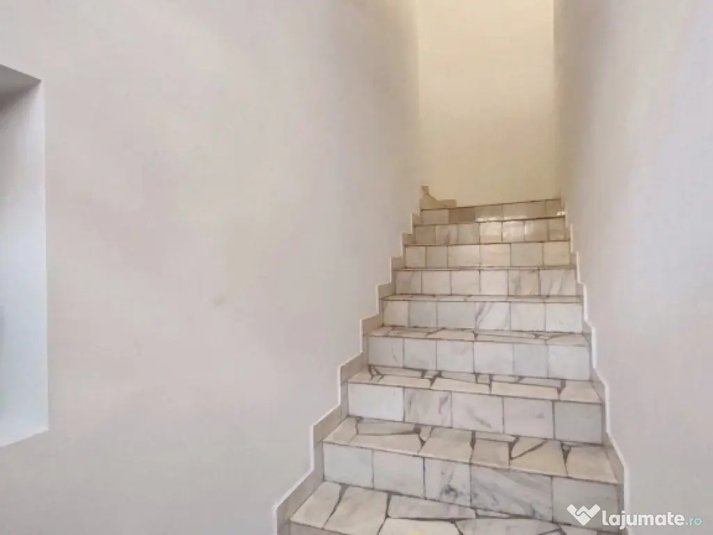 Inchiriez Vila 5 camere mari, 5 balcoane + 2 bai + bucatarie,