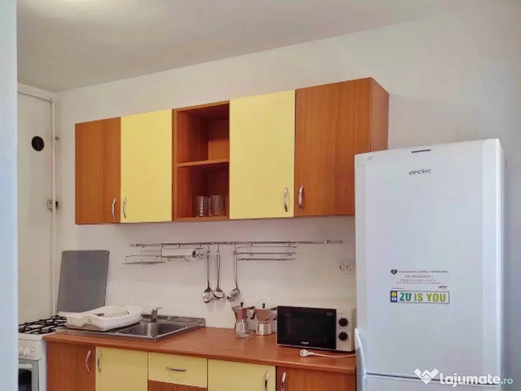 Inchiriez Vila 5 camere mari, 5 balcoane + 2 bai + bucatarie,