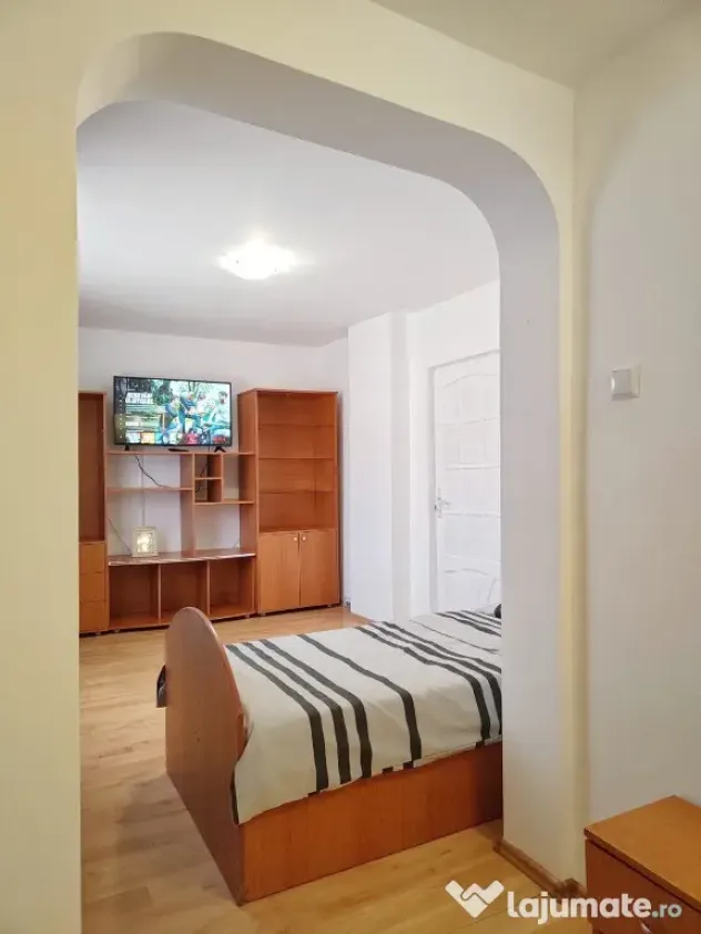 Inchiriez Vila 5 camere mari, 5 balcoane + 2 bai + bucatarie,