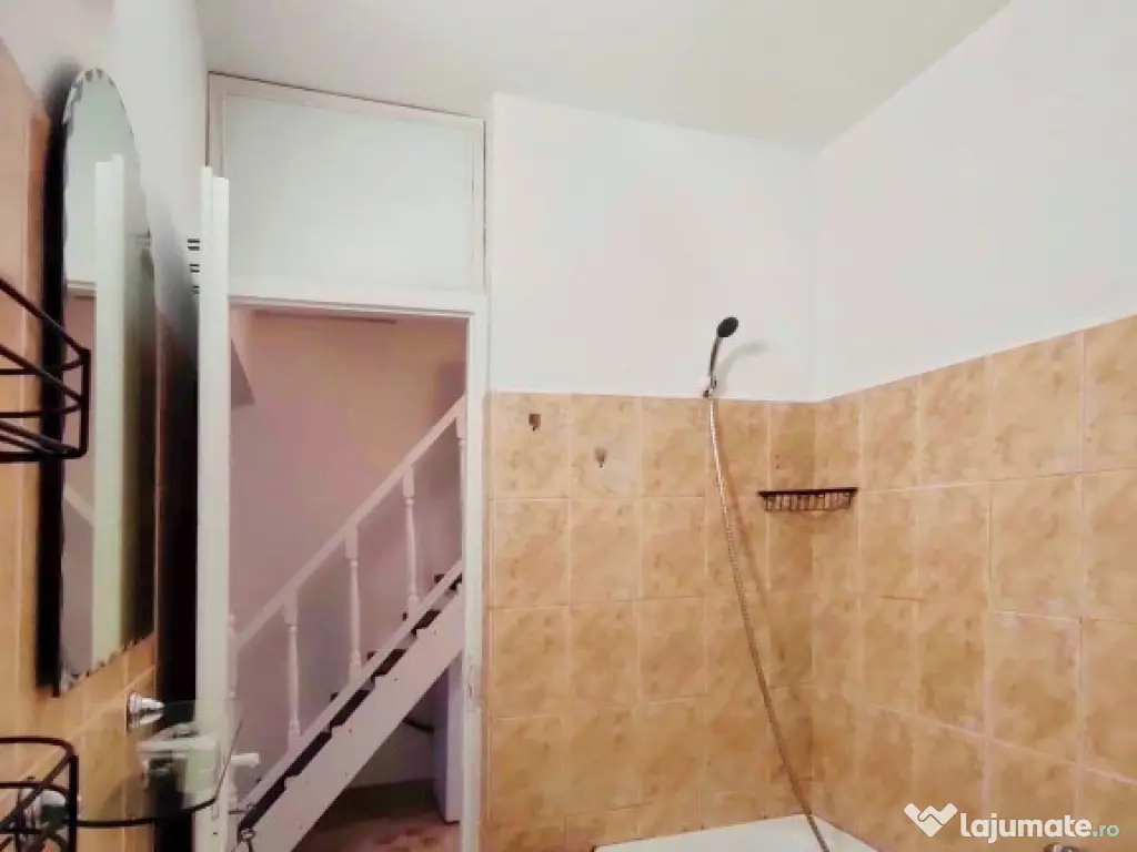 Inchiriez Vila 5 camere mari, 5 balcoane + 2 bai + bucatarie,