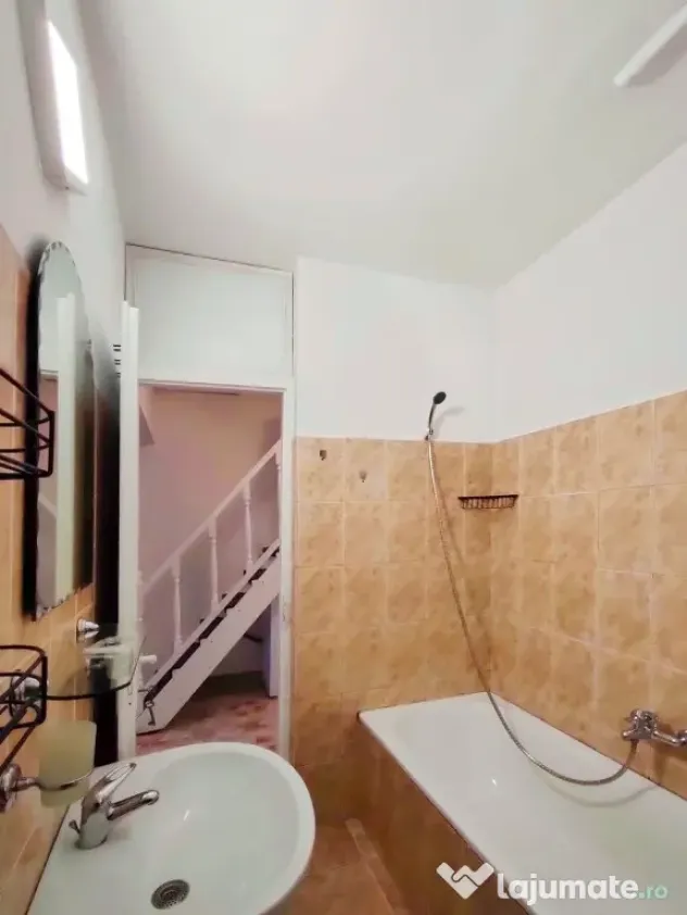 Inchiriez Vila 5 camere mari, 5 balcoane + 2 bai + bucatarie,
