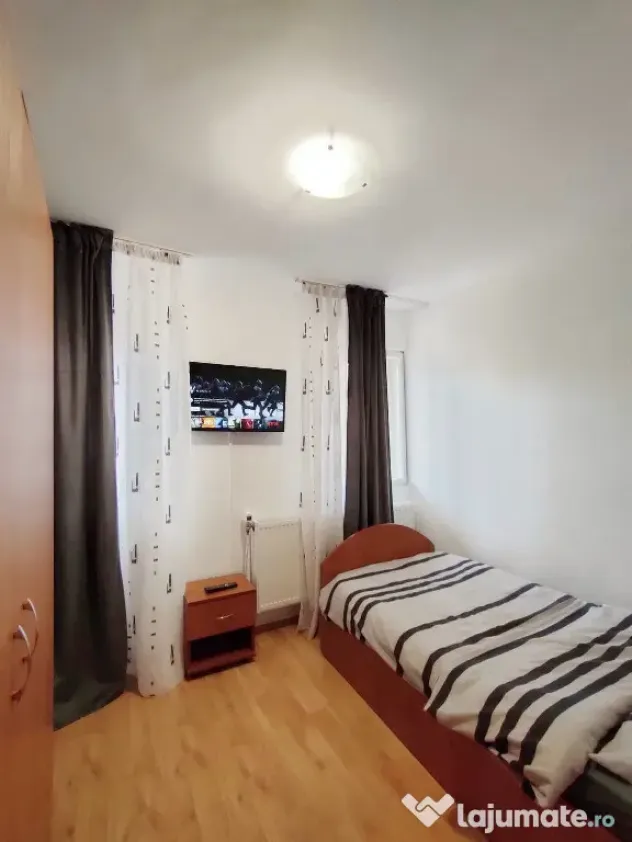 Inchiriez Vila 5 camere mari, 5 balcoane + 2 bai + bucatarie,