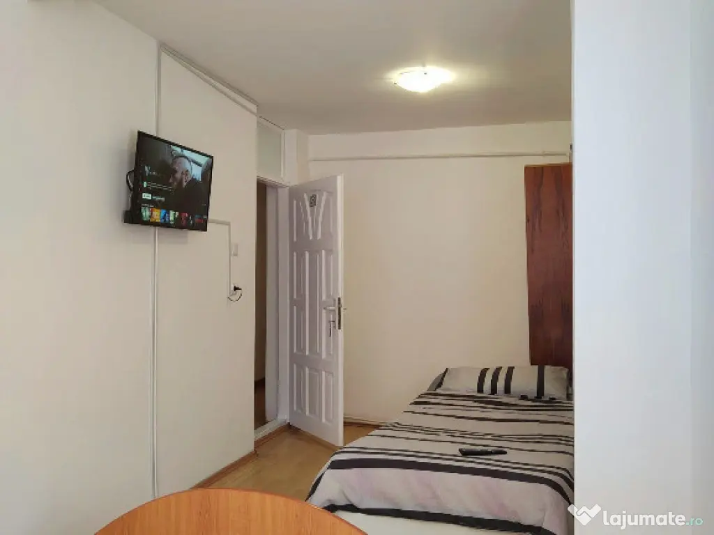 Inchiriez Vila 5 camere mari, 5 balcoane + 2 bai + bucatarie,