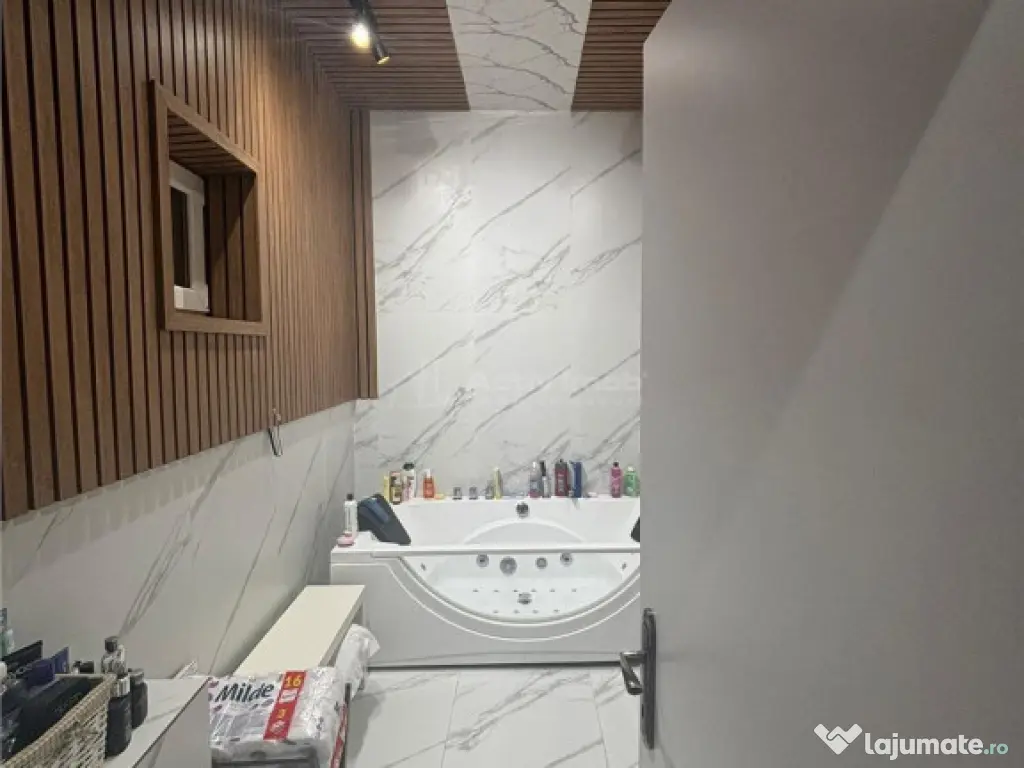 Vila interbelica, renovata elegant (2024), Garaj propriu, Mo