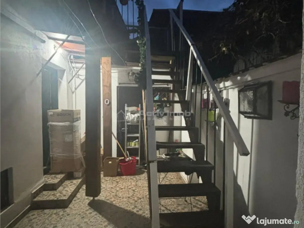 Vila interbelica, renovata elegant (2024), Garaj propriu, Mo