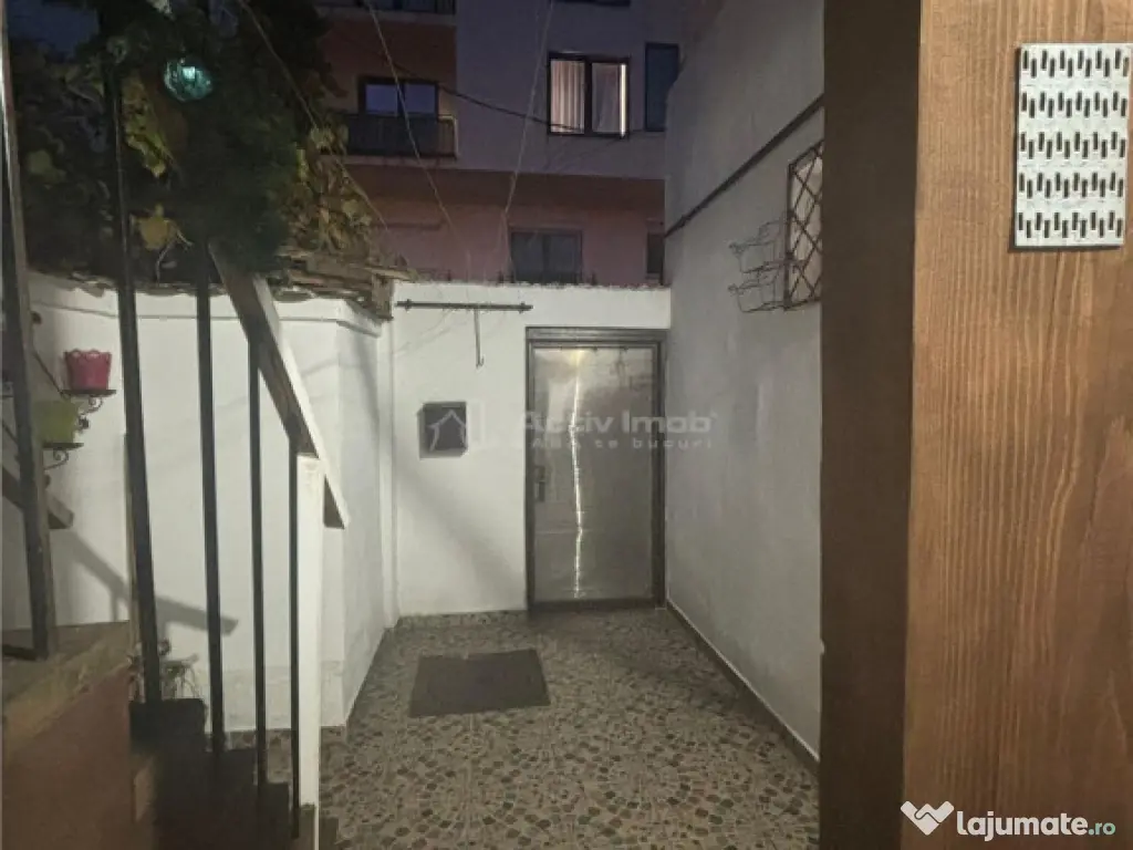 Vila interbelica, renovata elegant (2024), Garaj propriu, Mo