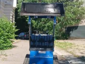 Mini Buldoexcavator cu Multiple Accesorii - Disponibil Imediat 