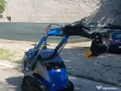 Mini Buldoexcavator cu Multiple Accesorii - Disponibil Imediat 