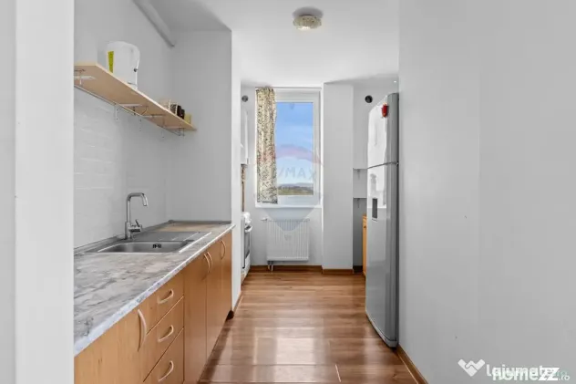 Apartament cu 3 camere de închiriat în zona Romanilor