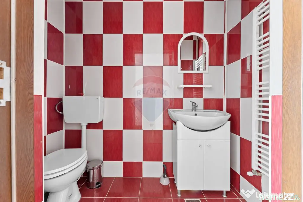 Apartament cu 3 camere de închiriat în zona Romanilor