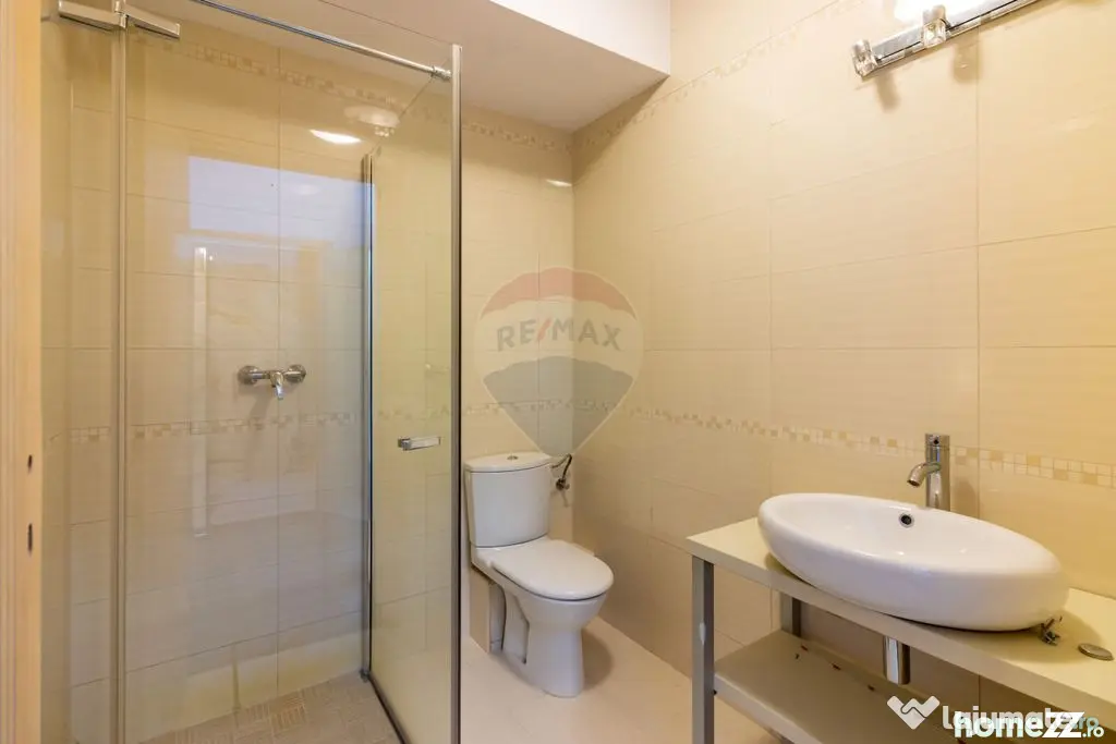 Clădire investițională: policlinică, senior living & ...