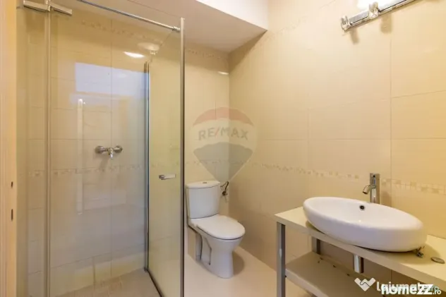Clădire investițională: policlinică, senior living & ...