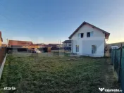 Restaurant Angajăm Bucătăreasă și Ospătăriță