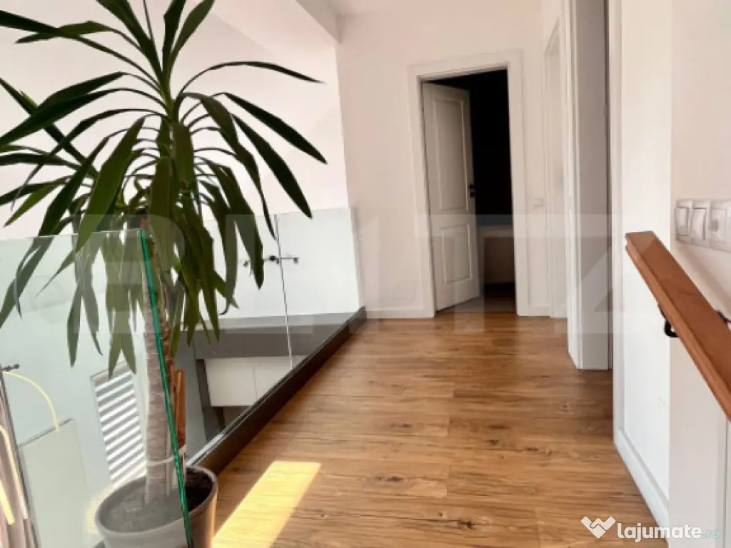 Penthouse pe 2 niveluri, 3 camere, 78 mp, terasa, zona Pod I