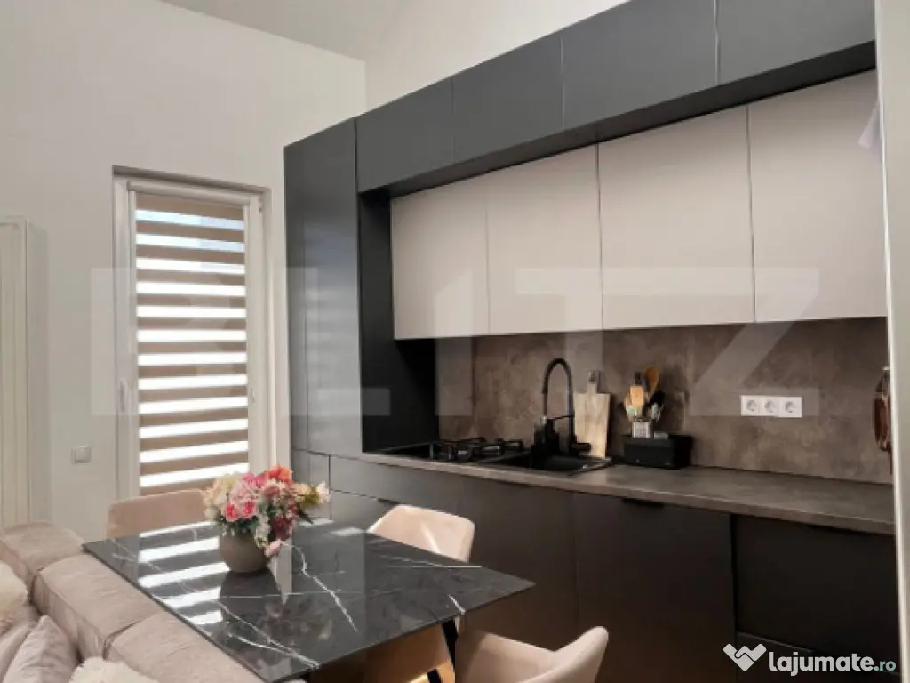 Penthouse pe 2 niveluri, 3 camere, 78 mp, terasa, zona Pod I