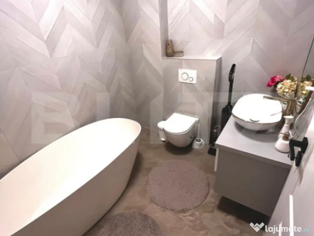 Penthouse pe 2 niveluri, 3 camere, 78 mp, terasa, zona Pod I