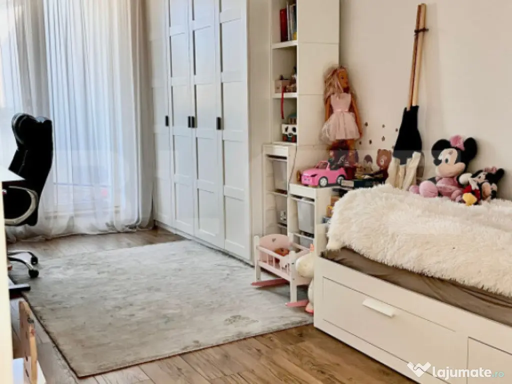 Penthouse pe 2 niveluri, 3 camere, 78 mp, terasa, zona Pod I