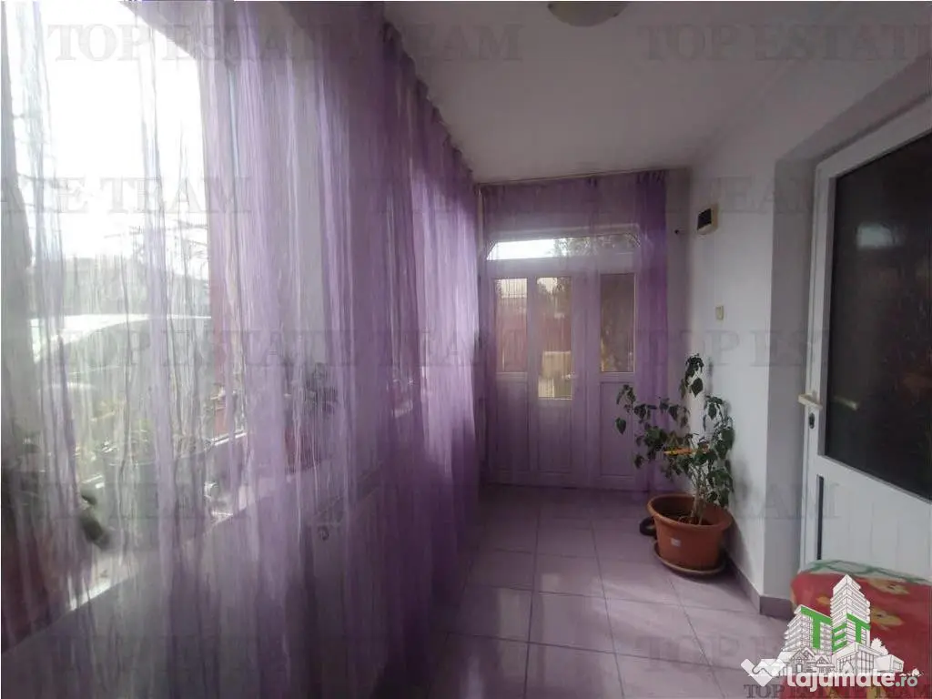 Casa individuala cu panouri fotovoltaice si teren generos 70