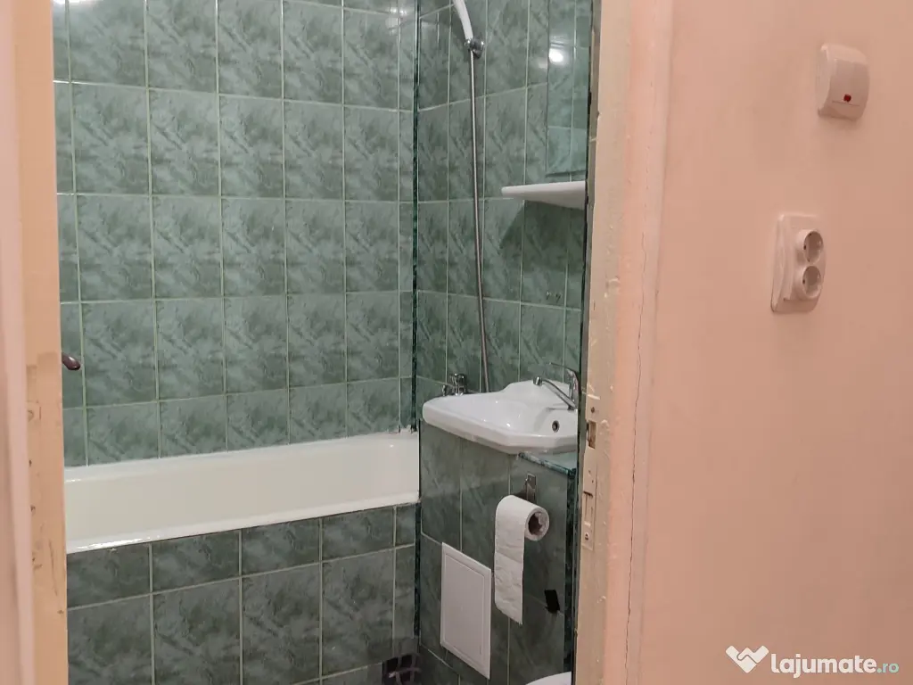 Ofer pt închiriere garsoniers